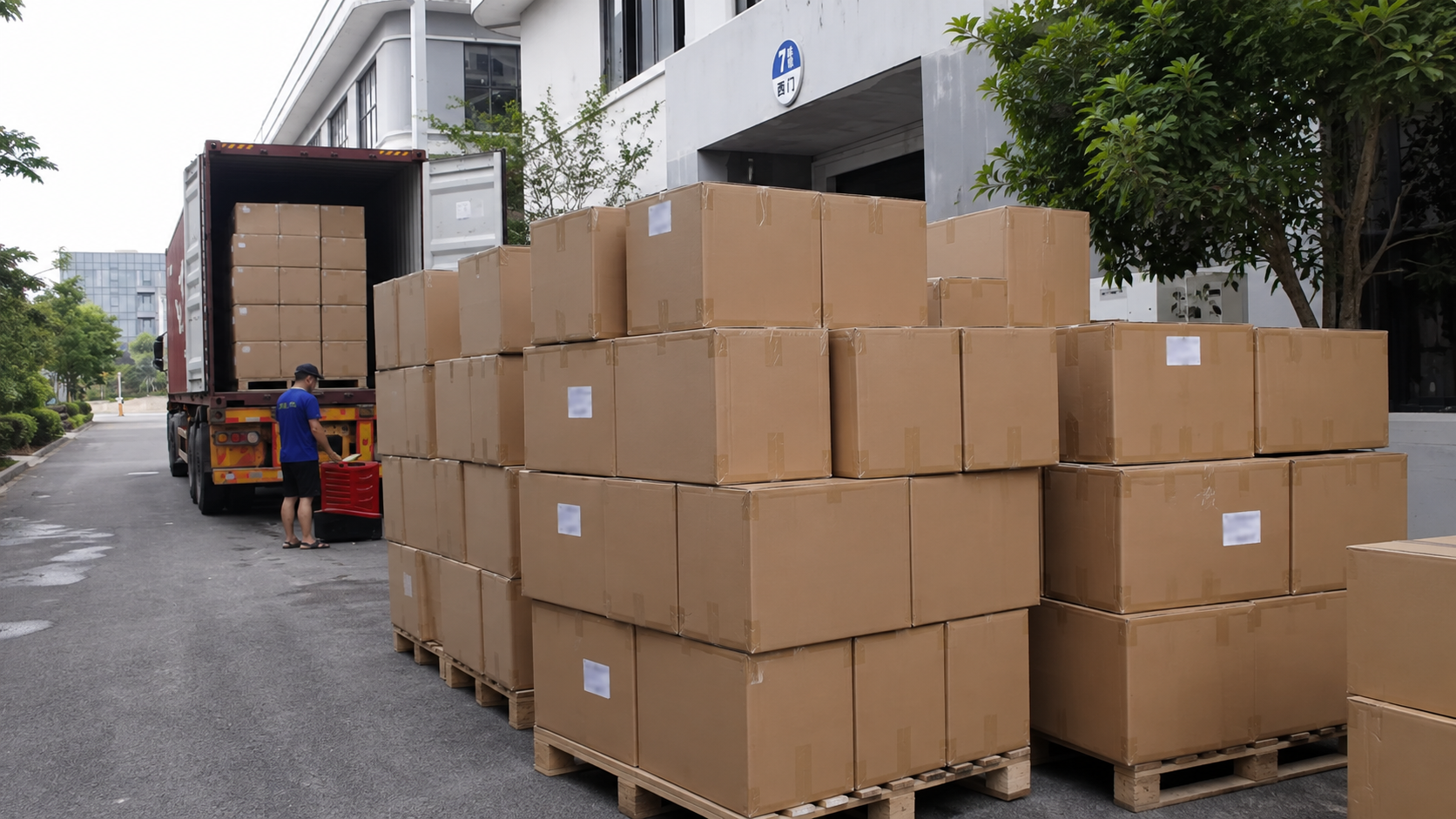 Caixa aberta com bobinas coloridas para seleção de produtos